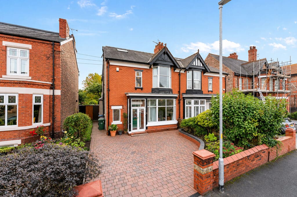 Queens Road, Urmston Image